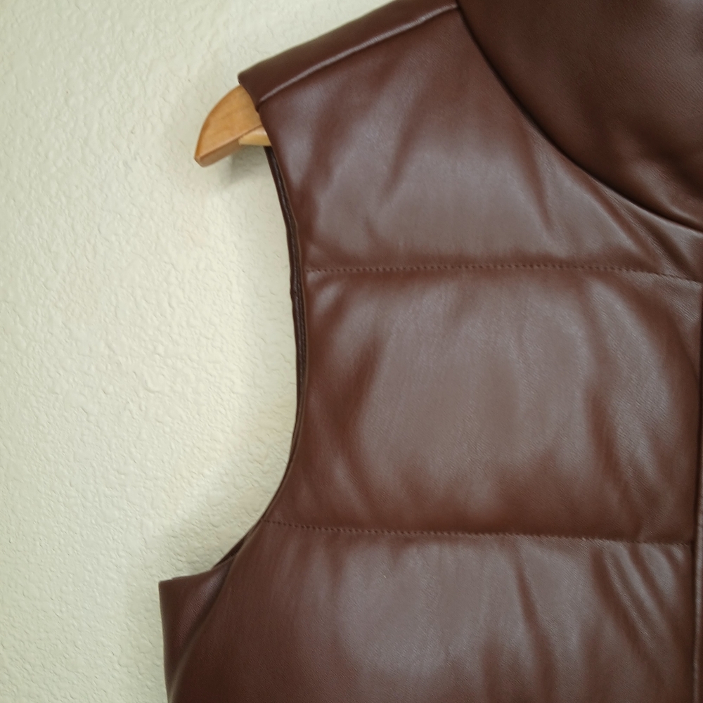 Levi's Chocolate Brown Puffer Vest With Belt Womens Size Small NWOT - Picture 4 of 15
